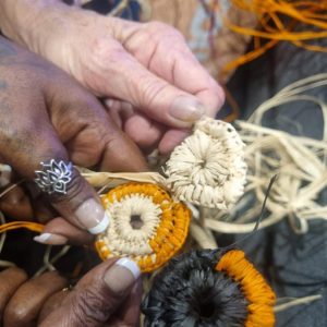 Creation of weaving discs for collective pieces